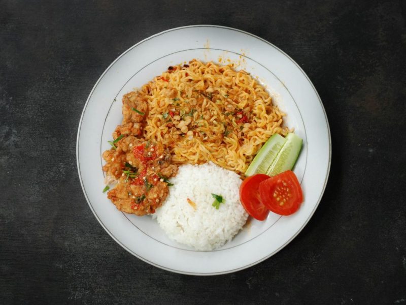 Risiko Makan Nasi Dan Mi Bareng, Kata Pakar Gizi