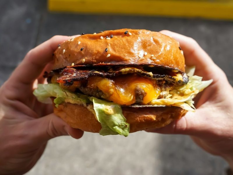 Penelitian Ungkap: Fast Food Biang Keladi Cepat Lupa