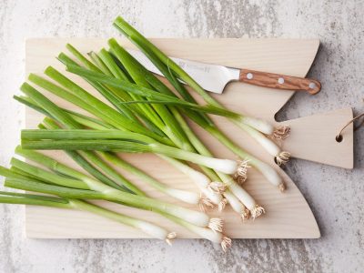 Cara Jenius Simpan Daun Bawang, Segar Sampai 2 Minggu