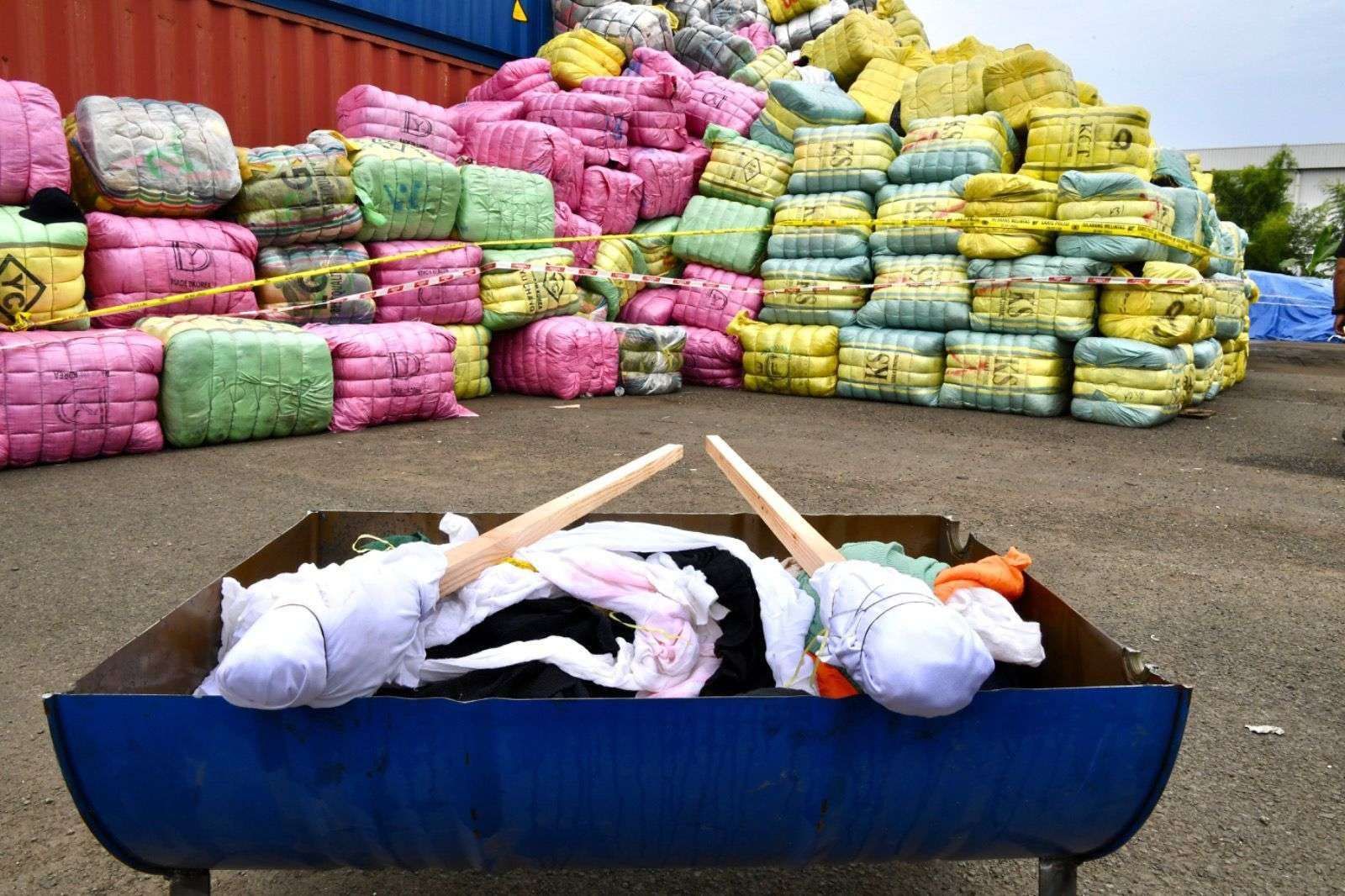 Impor Pakaian Ketat: Wajib Pertek Dan Jasa Surveyor!