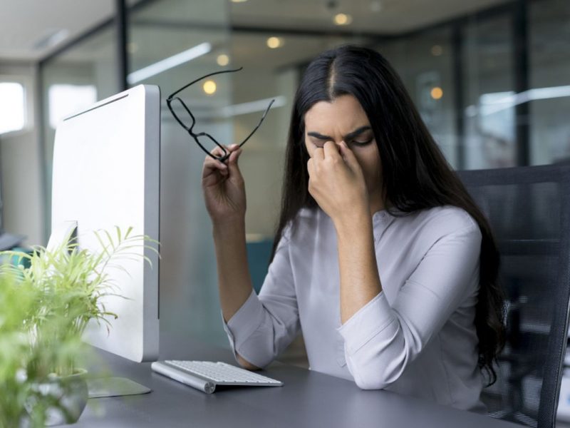 Kenali 4 Faktor Mata Kering: Penuaan, Gaya Hidup, Dan Autoimun