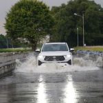 Mobil Hybrid Terendam Banjir: Awas Risiko Kerusakan Mahal!