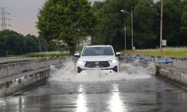 Mobil Hybrid Terendam Banjir: Awas Risiko Kerusakan Mahal!
