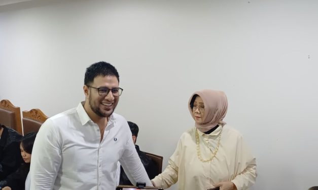 Ammar Zoni Kembali Senyum Hadapi Sidang Kasus Narkoba