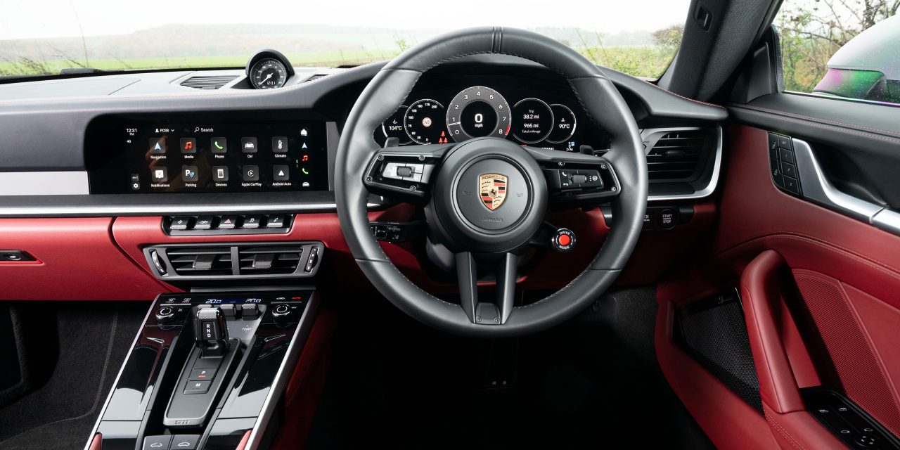 Interior Porsche 911 Carrera, Perpaduan Klasik & Teknologi Modern