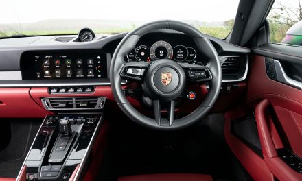 Interior Porsche 911 Carrera, Perpaduan Klasik & Teknologi Modern