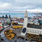 Kota Reykjavik Di Kelilingi Oleh Landskap Vulkanik Yang Dramatis