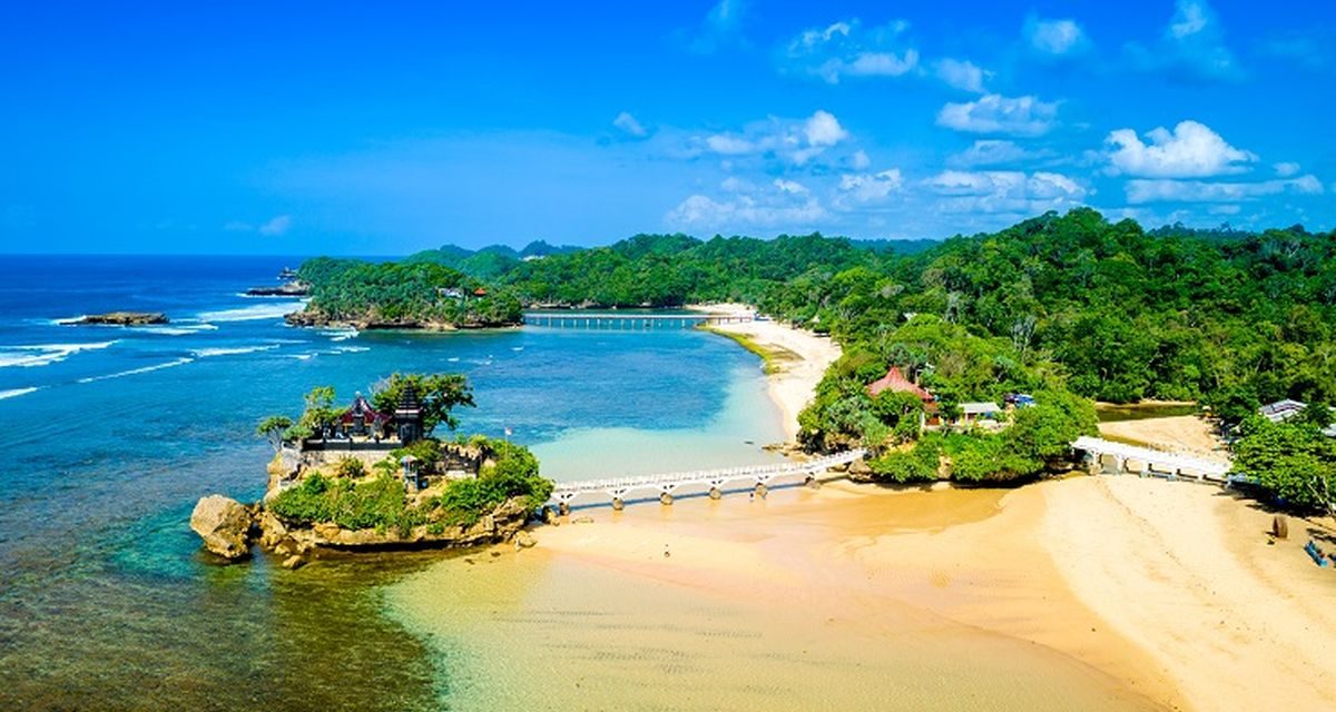 Pantai Balekambang, Surga Tersembunyi Di Malang Selatan