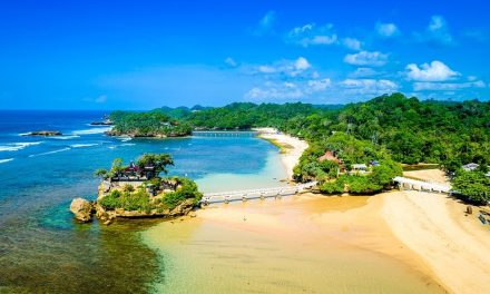 Pantai Balekambang, Surga Tersembunyi Di Malang Selatan