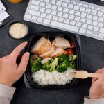Kreasi Makan Siang Lezat Untuk Dibawa Ke Kantor