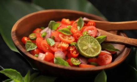 Kesegaran Sambal Dabudabu Bercampur Dengan Sensasi Pedas