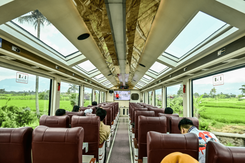 Keindahan Kereta Panoramic