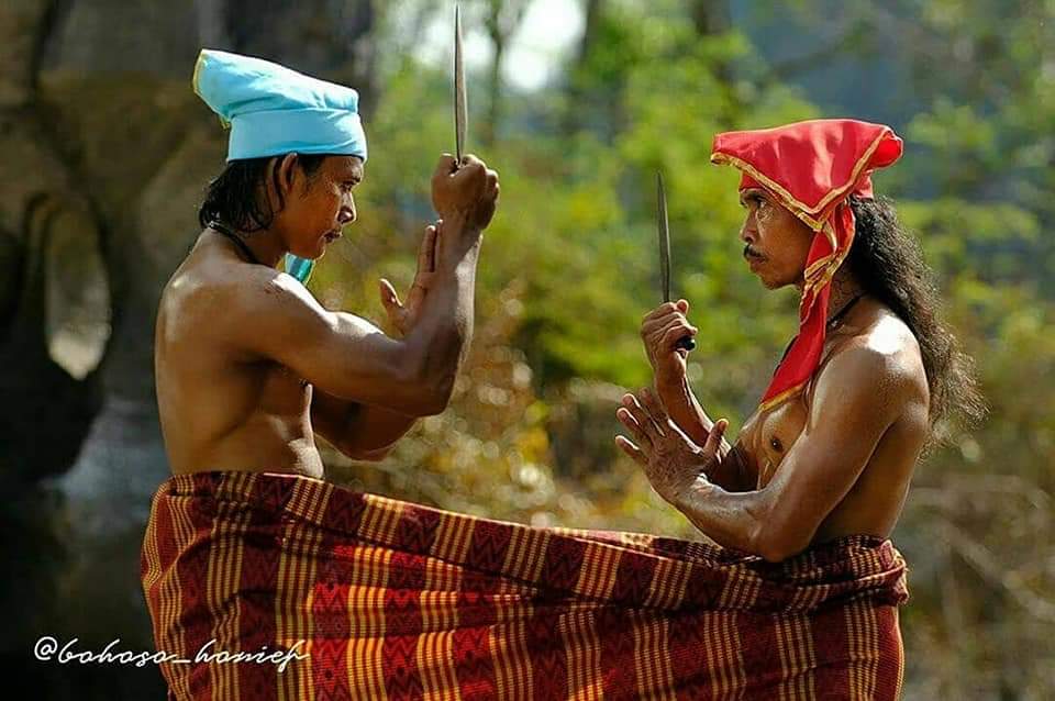 Tarung Sarung Tradisi Seni Bela Diri Suku Bugis Yang Punya Makna